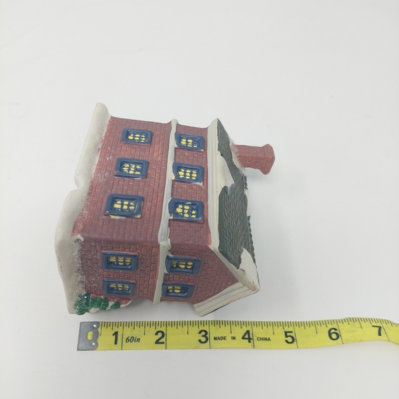 Wellington Square Christmas Village School House Porcelain Miniature Decoration - Picture 9 of 9